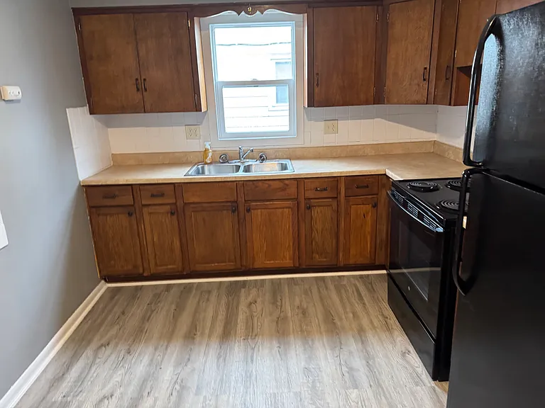 554 Wilson Ave — Photo 5