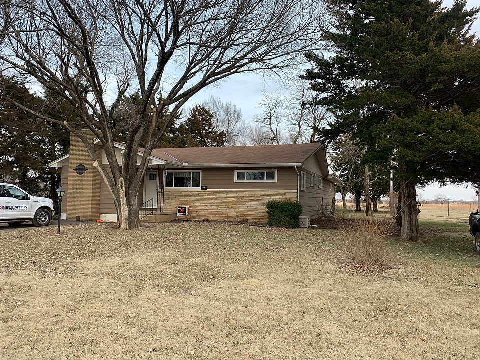 1st image of 812 SE Pioneer Rd