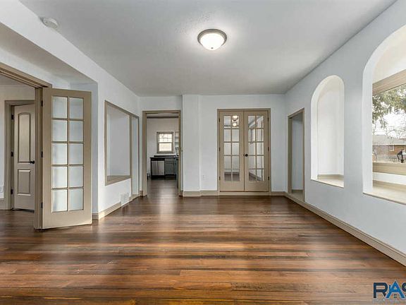 4th image of 1510 S Duluth Ave