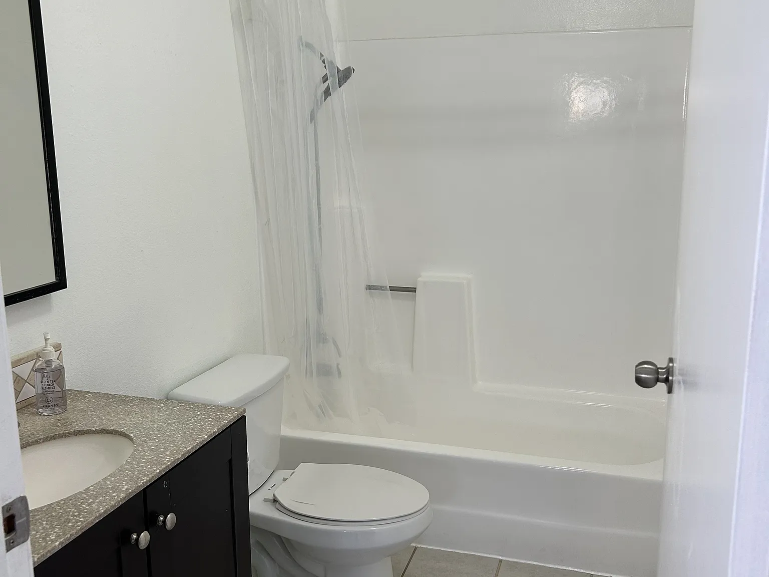 2 bed, 1.5 bath, 900 sqft, $2,500 — Photo 4