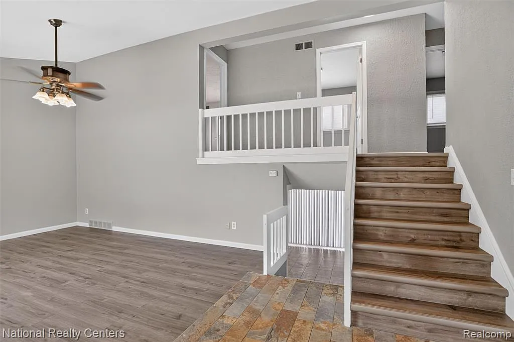 3 bed, 1.5 bath, 2171 sqft, $2,200 — Photo 4