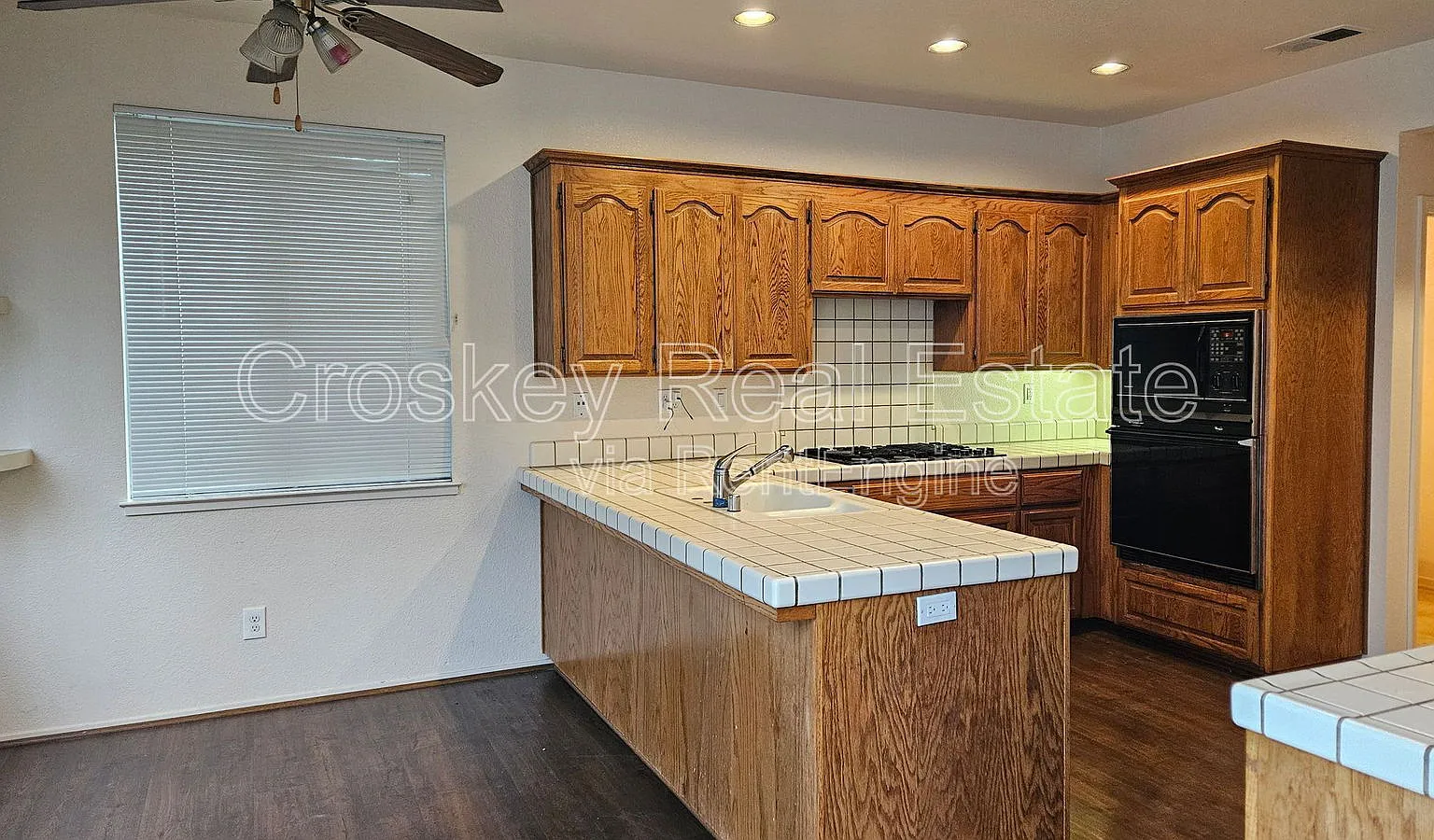 4 bed, 2.5 bath, 1799 sqft, $3,700 — Photo 3