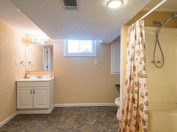 4th image of 10523 Walnut Dr