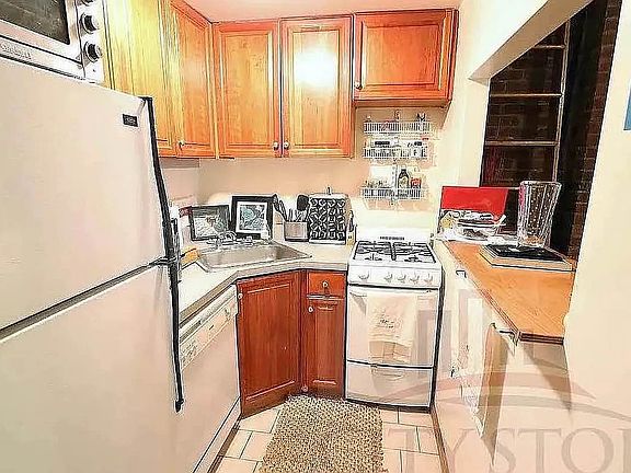 4th image of 306 W 73rd St APT 2A