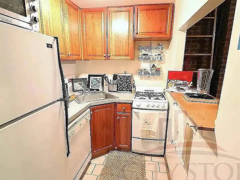 306 W 73rd St #2A — Photo 4