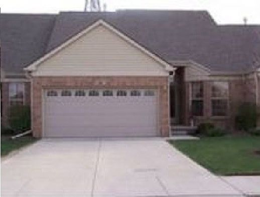 1st image of 207 Carson Dr