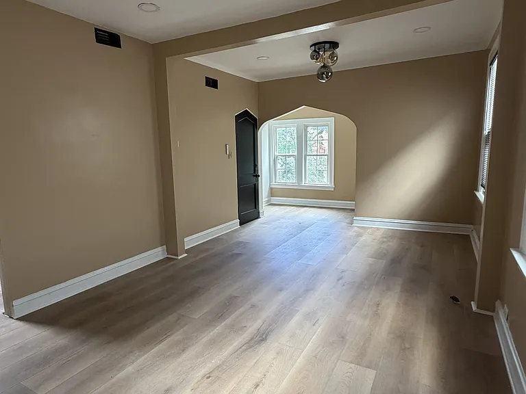 8126 S Escanaba Ave #2 — Photo 3