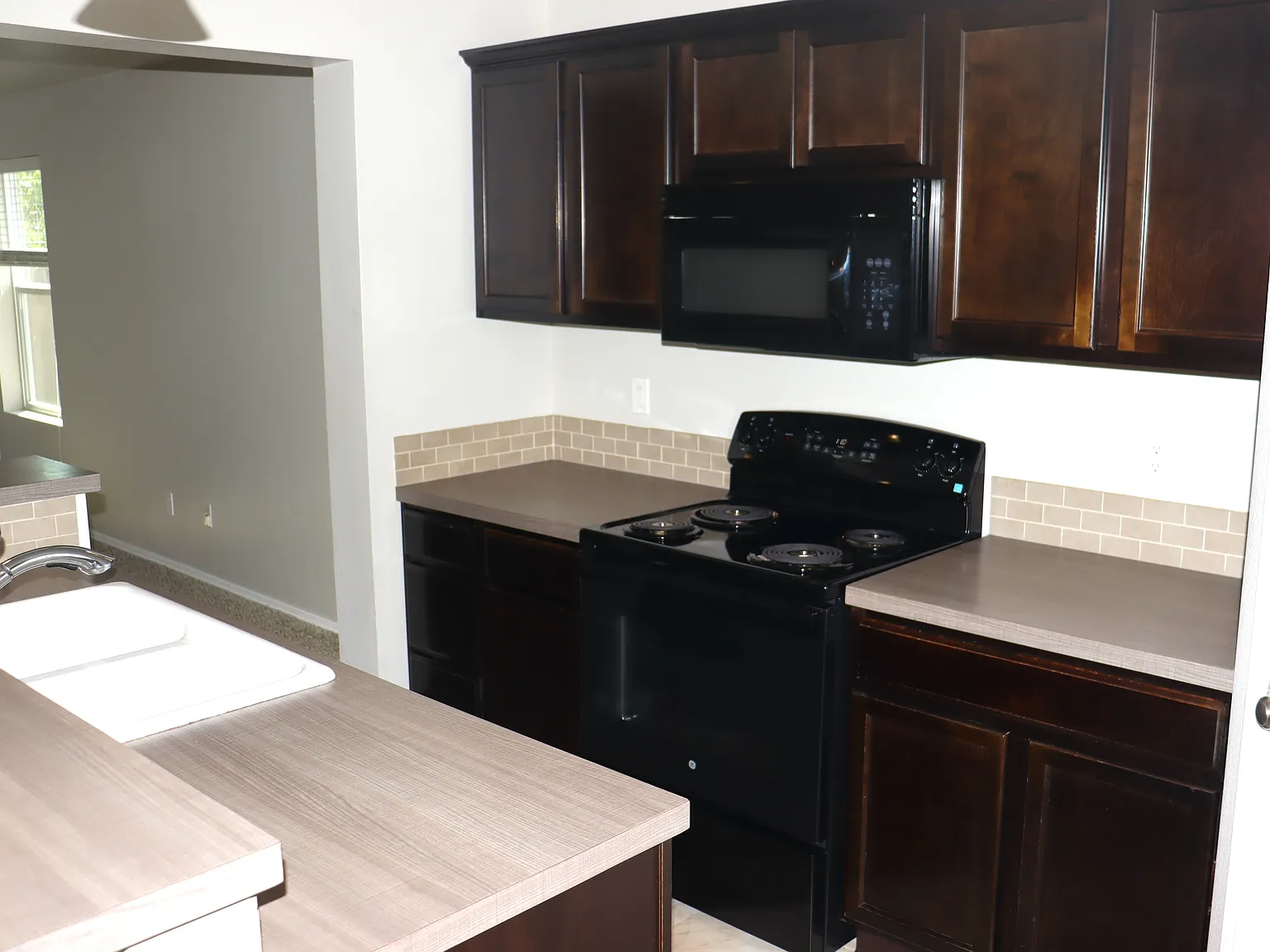 3 bed, 1502 sqft, $1,995 — Photo 3