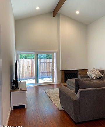 5th image of 1914 Parkwood Ct