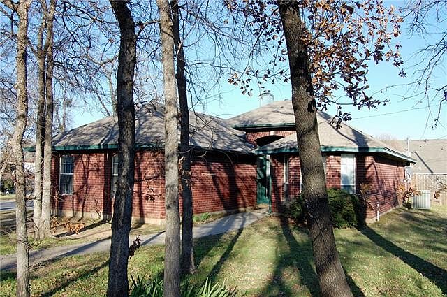 1st image of 766 Oak Park Dr