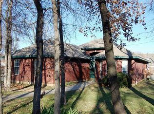 766 Oak Park Dr, Azle, TX 76020
