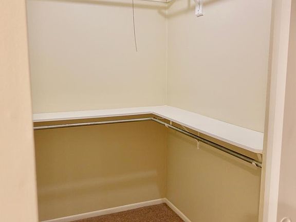Walk in Closet (1 of 2)