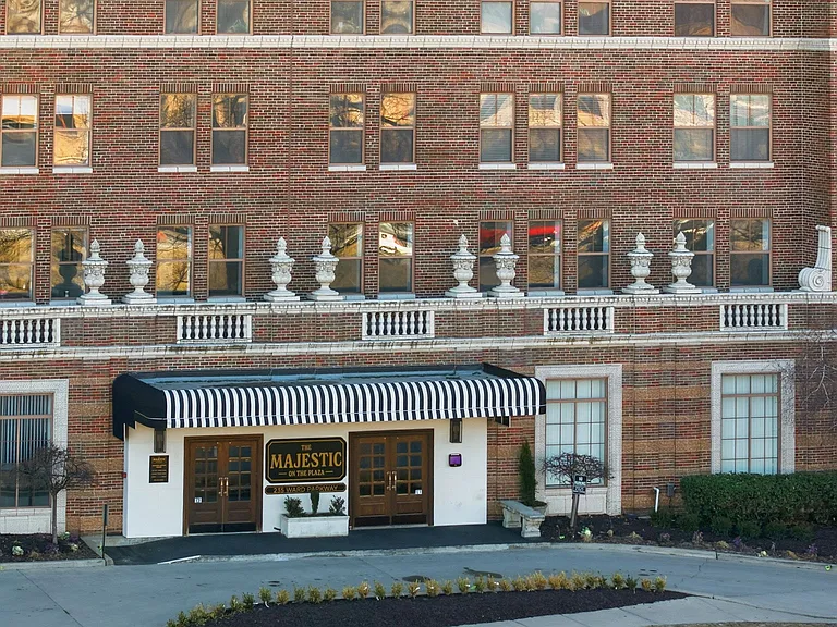 The Majestic on the Plaza — Photo 96