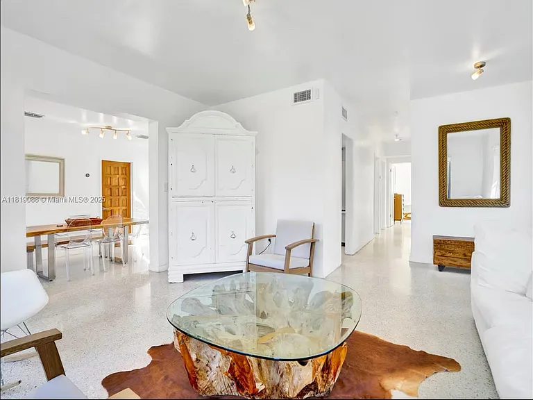 7537 W Treasure Dr — Photo 4