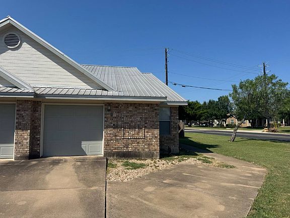 3rd image of 2914 Whisper Oaks Ln #B