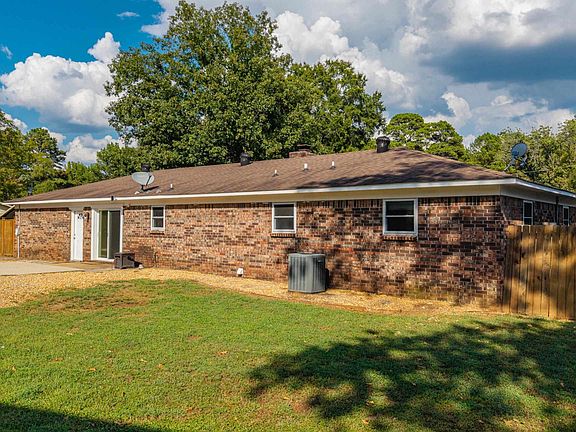 3rd image of 101 Teresa Ln
