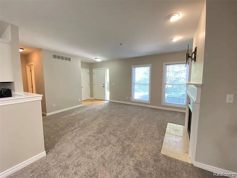 215 S Village Way — Photo 9