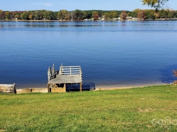 410 Lakeshore Dr, Salisbury, NC 28146