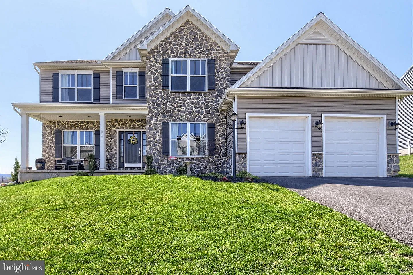 1541 Zestar Dr photo 1
