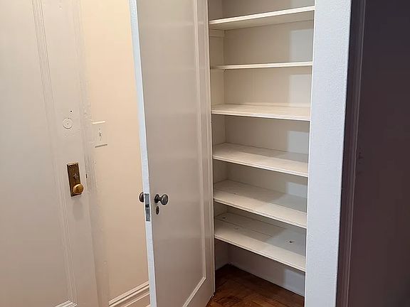 3rd image of 814 W End Ave #1B