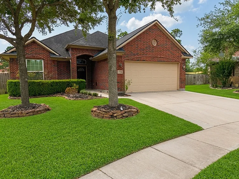2706 Fountainbrook Park Ct — Photo 2