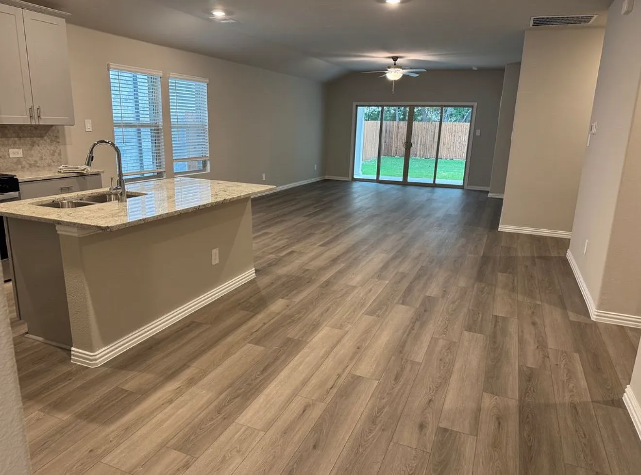 3 bed, 1833 sqft, $2,350 — Photo 2