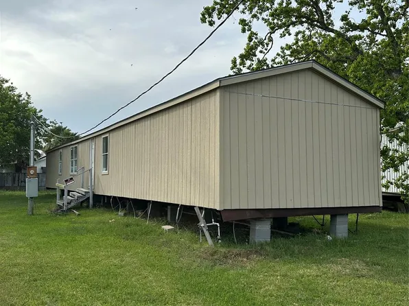 320 4th St, San Leon, TX 77539