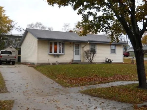 1010 McKinley St, West Bend, WI 53090
