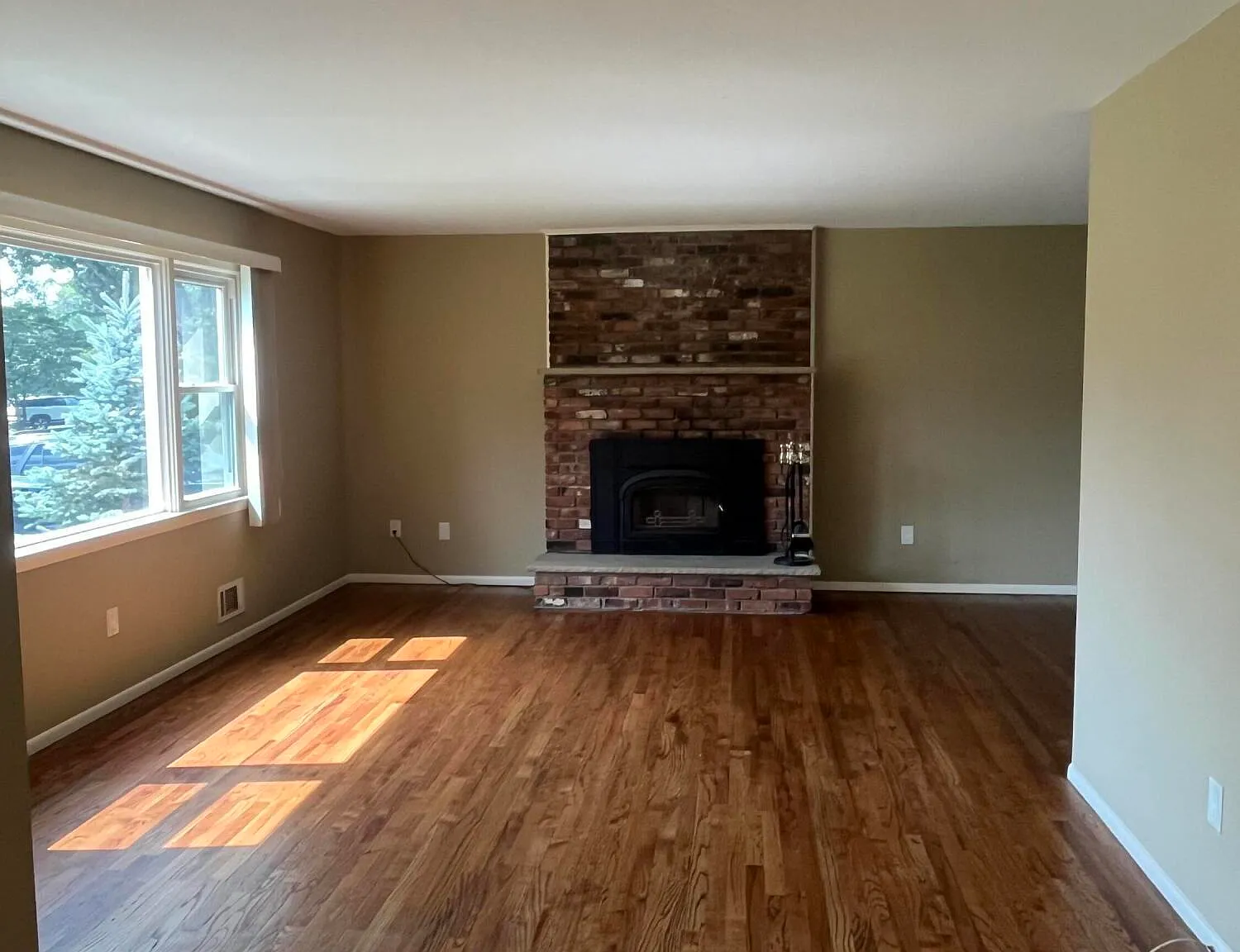 3 bed, 1436 sqft, $3,200 — Photo 4