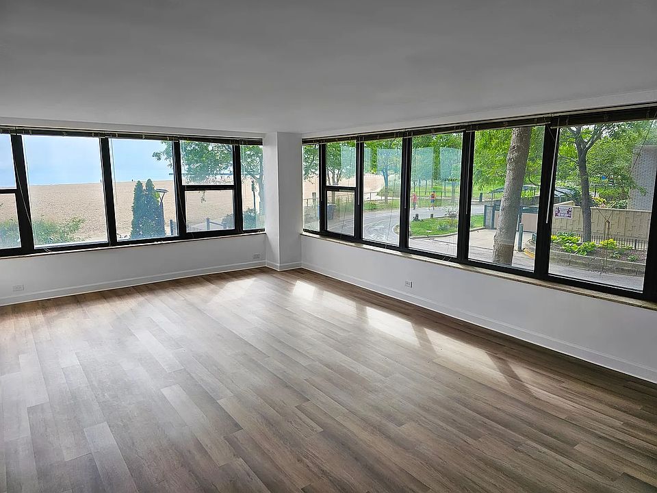 1st image of 5801 N Sheridan Rd APT 1D