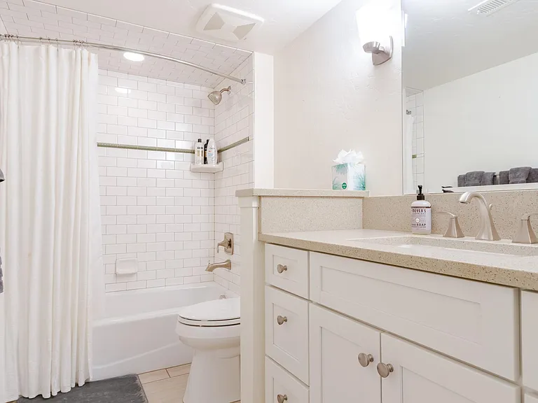 590 S Williams St — Photo 23