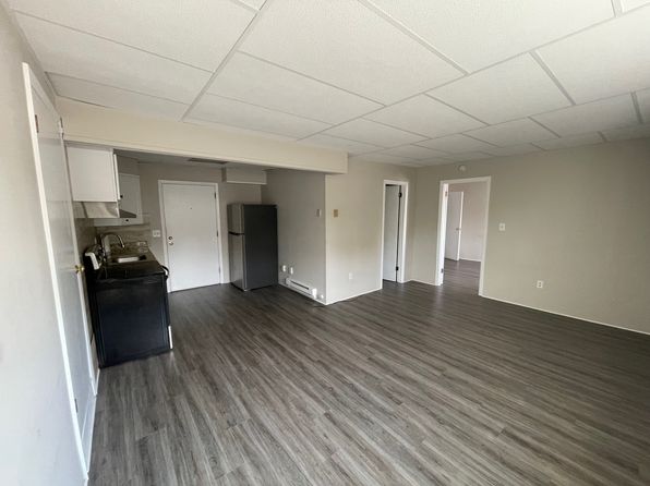28 S Main St #3