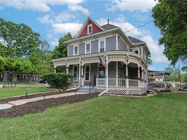 318 W Cedar St, Olathe, KS 66061