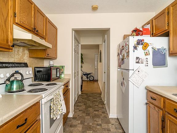 3rd image of 2360 Breckenridge Ct