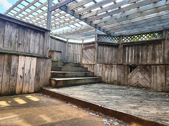 5th image of 1006 N Leland Ct
