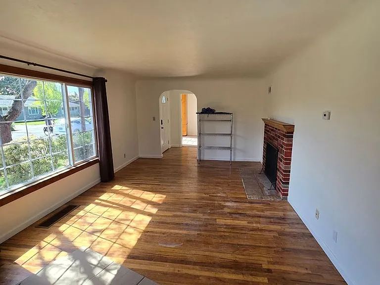 1019 NW Buchanan Ave — Photo 15