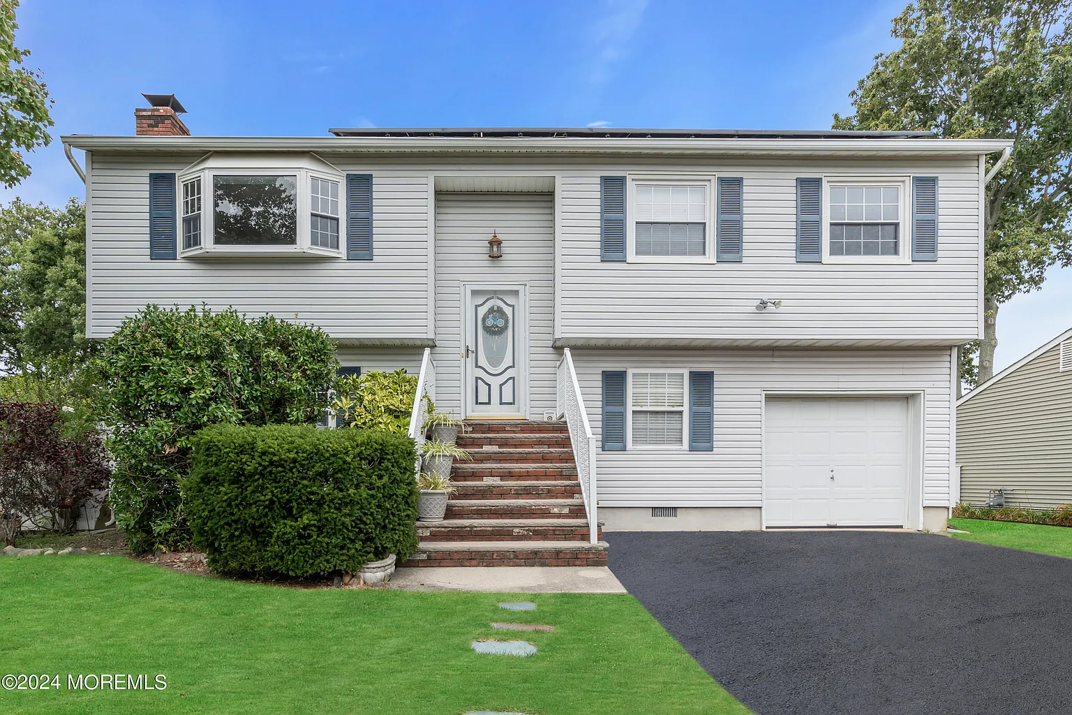 332 Emberly Road photo 1