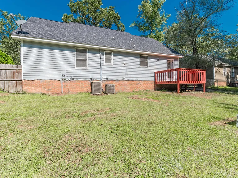 108 Dutch Dr — Photo 45