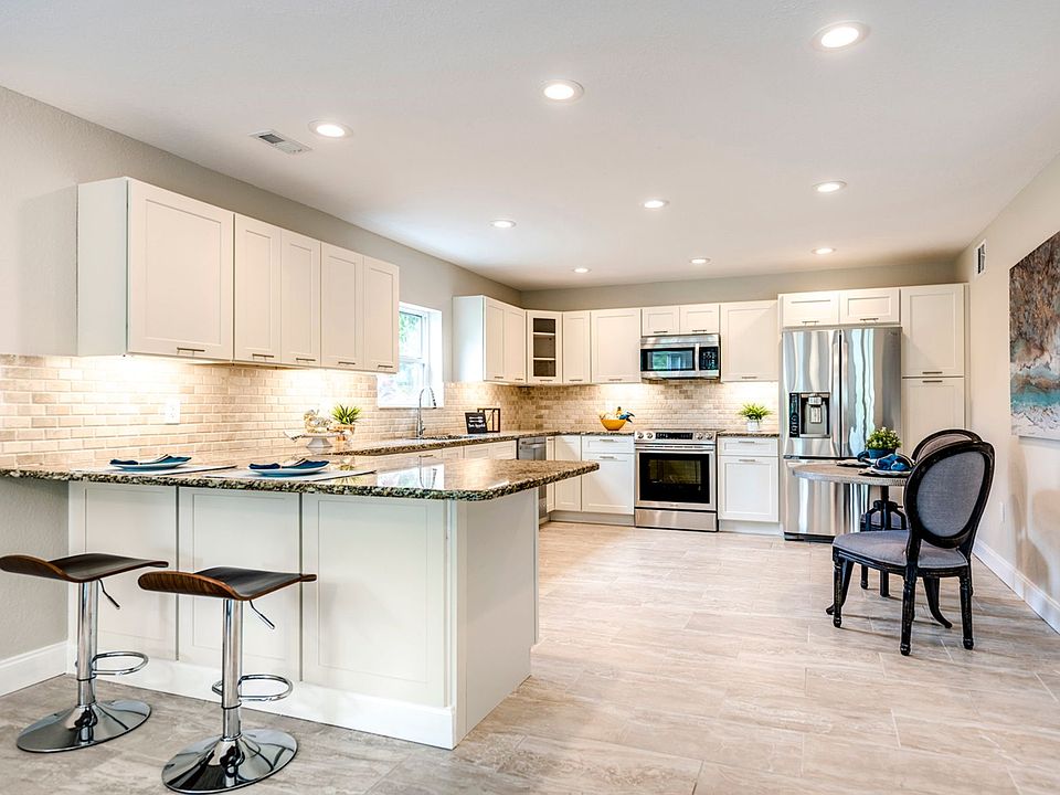 1st image of 3879 Riviera Cir