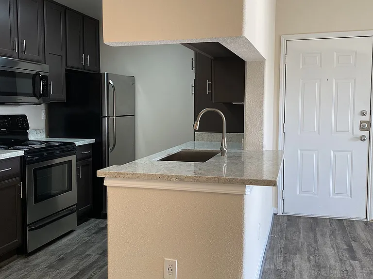 2921 Briarpark Dr — Photo 4