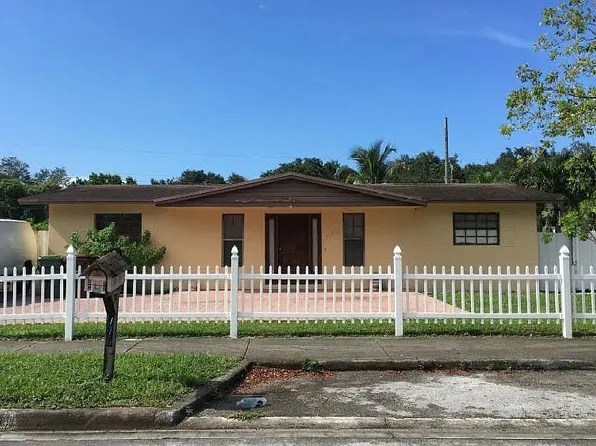 775 W 74th Pl, Hialeah, FL 33014