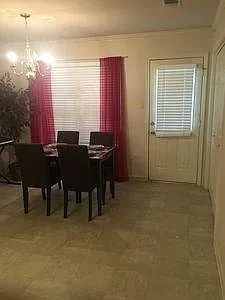 10001 Stillman Dr — Photo 2