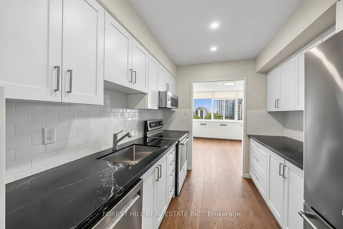 Building Photo - 561 Avenue Rd #906