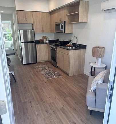 3rd image of 2814 E 31st Ave #J