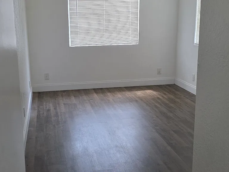 730 14th St NW — Photo 13