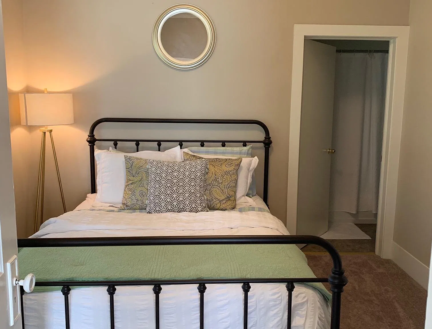 3 bed, 1200 sqft, $1,700 — Photo 3