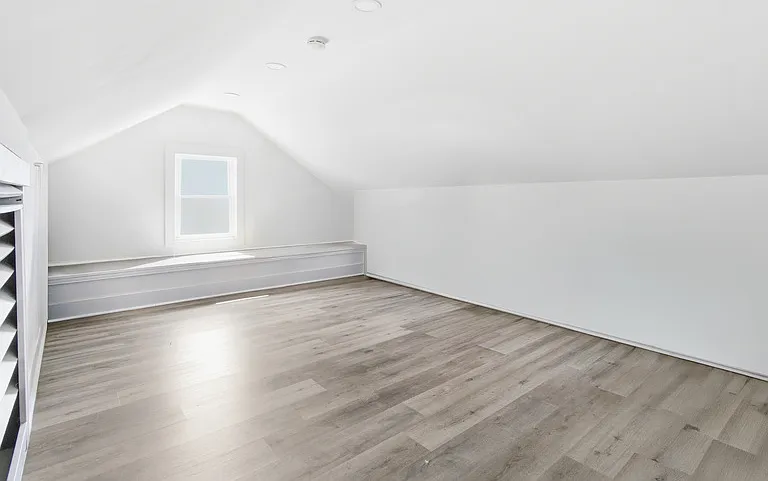 925 Plainfield Ave — Photo 16