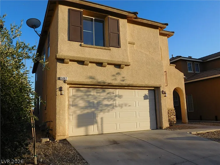 5087 Golden Antelope Way — Photo 3