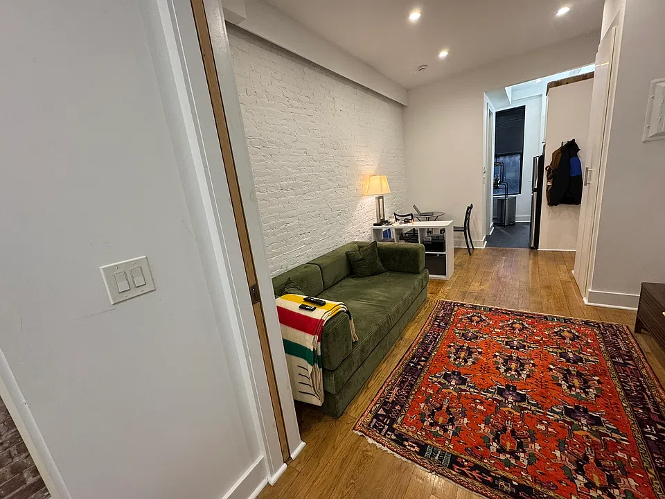 357 W 53rd St #1W