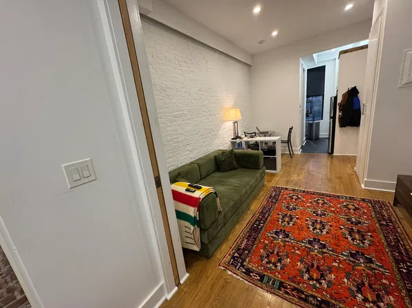 357 W 53rd St #1W, New York, NY 10019